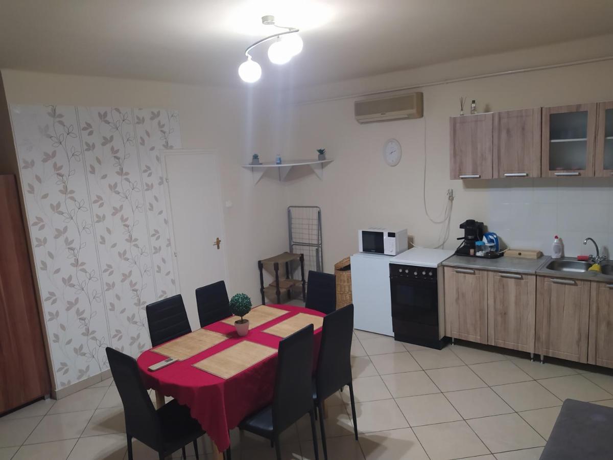 Pingpong Apartman Soltvadkert Bagian luar foto