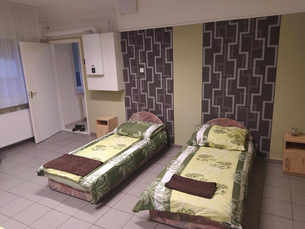 Pingpong Apartman Soltvadkert Bagian luar foto