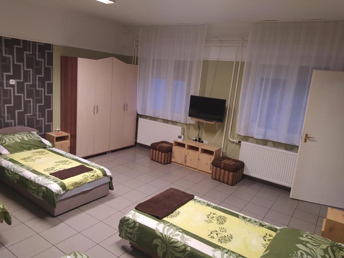 Pingpong Apartman Soltvadkert Bagian luar foto