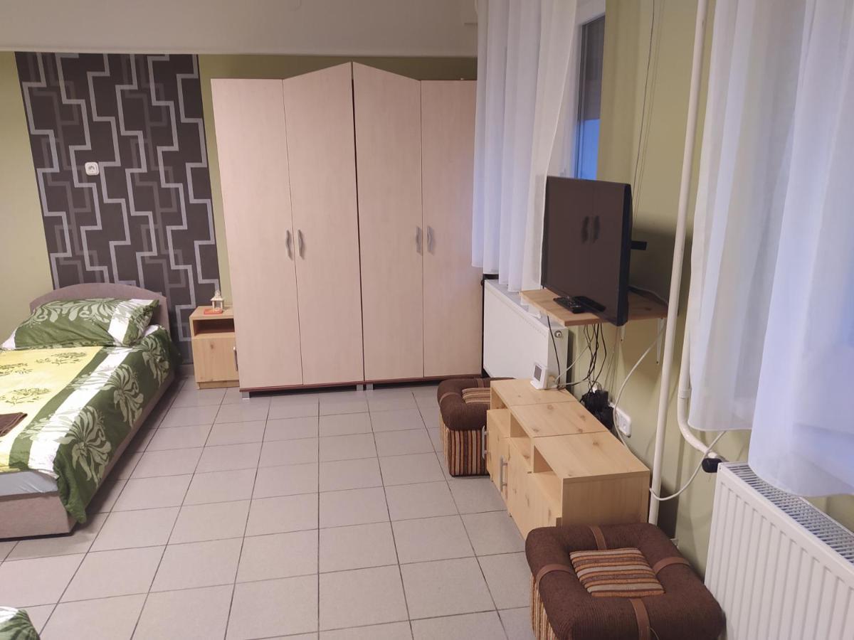 Pingpong Apartman Soltvadkert Bagian luar foto