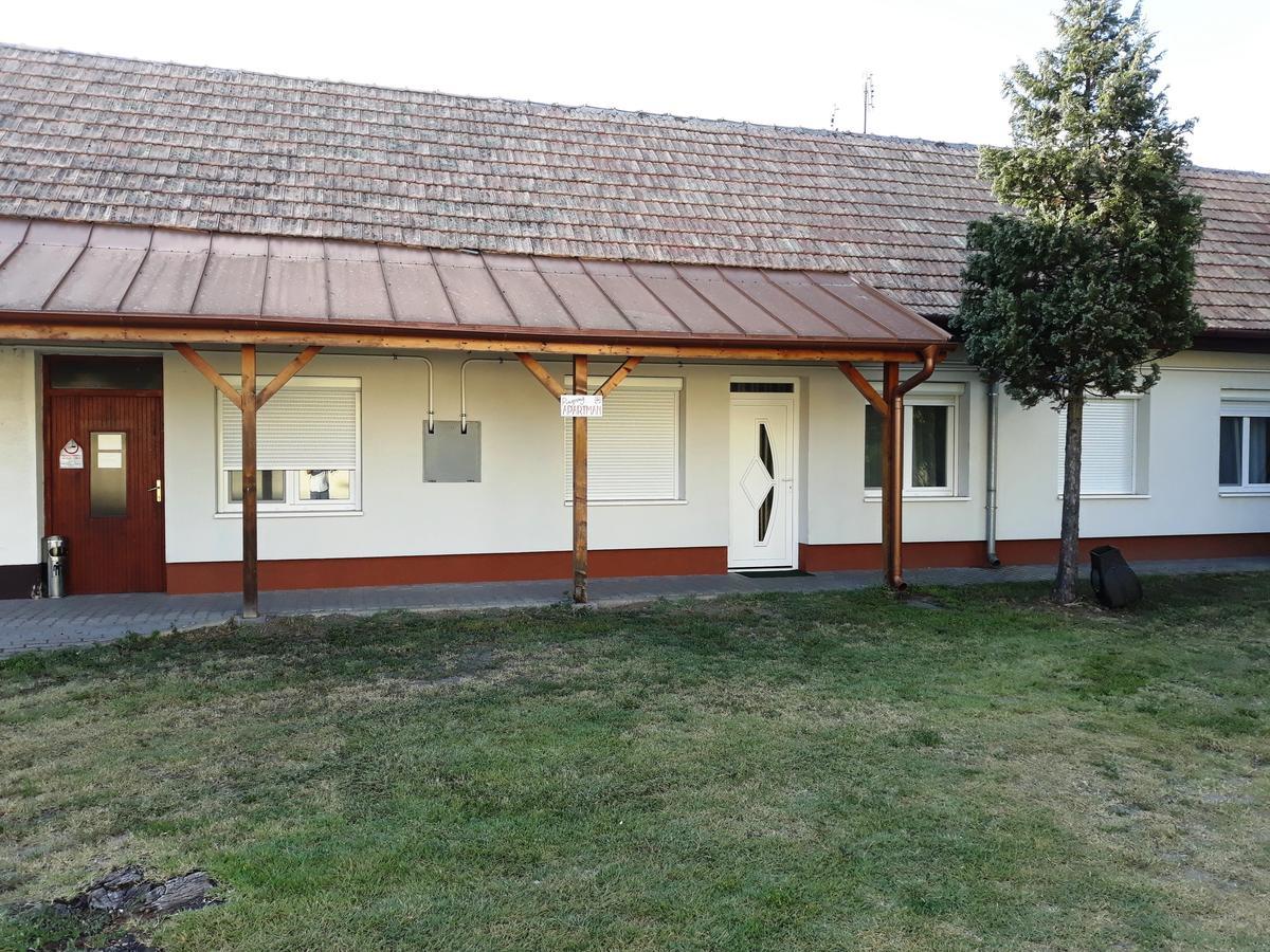 Pingpong Apartman Soltvadkert Bagian luar foto